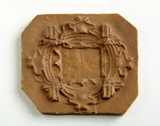 Maquete para uma placa octogonal (gesso dourado)