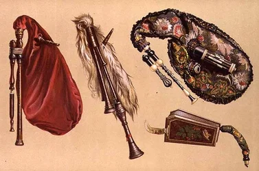 Gaitas de foles: quatro incluindo uma Cornemuse, uma Calabrian e uma Musette, de 