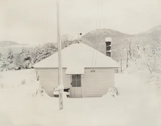 Primeira neve e a pequena casa