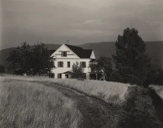 Casa e árvores, Lake George