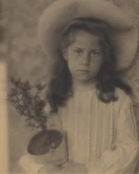 Gatinha — Vaso de flores