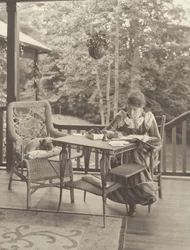 Na varanda, Oaklawn, Lake George