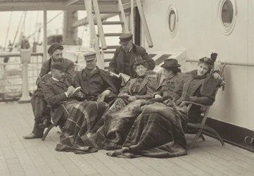 Sime Herrmann, o Sr. e a Sra. Mann, o Dr. Brown, o Sr. McGibbon, a Srta. Linthicum e a Emmy — A bordo do Bourgogne, de 5 a 14 de maio de 1896