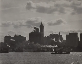 O Edifício Singer visto do rio Hudson
