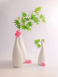 Folhas verdes, flores cor-de-rosa
