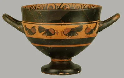 Skyphos ático de figuras vermelhas, c.540 aC (barro)