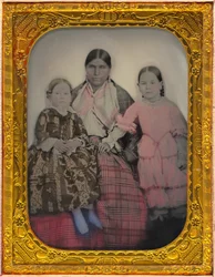 Retrato de uma mulher e duas meninas