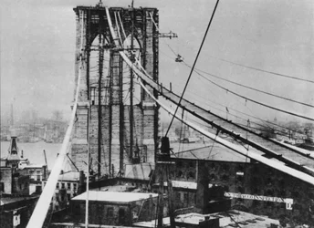 Ponte do Brooklyn, Nova Iorque, em construção, c 1880 (foto a p/b)