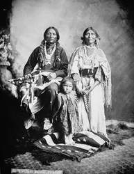 O Chefe Apache Antonio Maria com a sua família