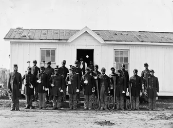 Arlington, Virgínia Banda de 107th infantaria colorida dos EU em Fort Corcoran, 1865