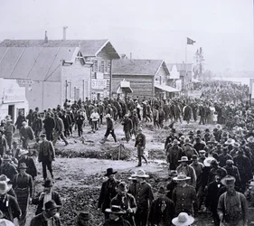 Dawson City durante a Corrida do Ouro Klondike (1897-98) 1898 (foto a p/b)