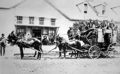 Carga completa da diligência do Velho Oeste, c.1885 (foto a p/b)