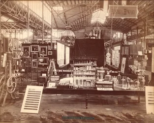 Lenoir & Forsters Exhibit, Edifício Principal, Exposição Internacional do Centenário, Filadélfia, 1876 (albumen print)