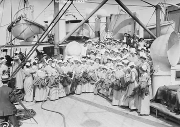 Na Cruz Vermelha, 1914
