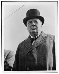 Primeiro-ministro Winston Churchill da Grã-Bretanha, c.1942 (fotografia a preto e branco)