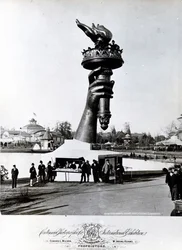 A mão e a tocha da estátua da liberdade, 1876