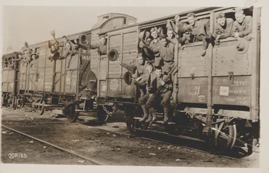 Fuzileiros navais dos EUA na França para o acampamento, 1917-19