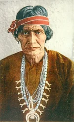 Um Homem de Medicina Navajo do Novo México, c.1900 (cor litho)