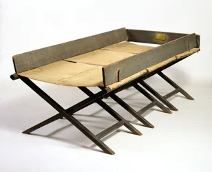 Acampamento Bed disse ter sido usado por George Washington em Valley Forge, c.1777-85 (madeira, lona e ferro)