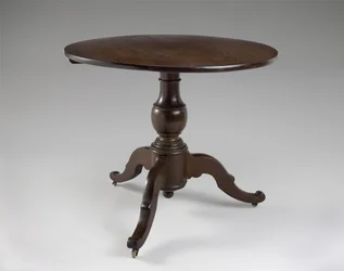 Mesa Central, c. 1850-1870 (nogueira preta)