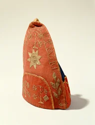 Boné de granadeiro, 1740-70 (lã e linho)