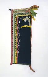 Hood, Chippewa, c.1840 (lã, contas de vidro e fita de seda)