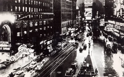 Times Square à noite, Nova York, c.1930 (depois de uma foto)