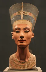 O busto de Nefertiti, c. 1350 a.C.