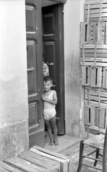 UVAS AMARGAS - A CRIANÇA À PORTA