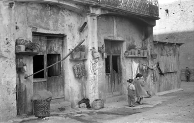 RAPARIGAS EM CROTONE