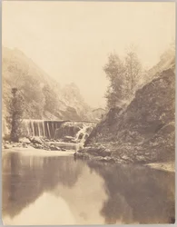 Paisagem com cascata