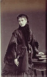 Retrato de Sarah Bernhardt (1844-1923) em traje de cidade