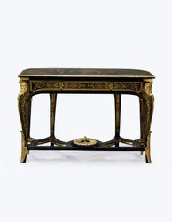 Uma de um par de mesas de píer de tartaruga marrom montadas em ormolu, c.1710 (ormolu, incrustação de latão, casco de tartaruga e couro) (ver também 360579)