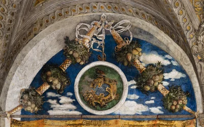 Palácio Ducal: parede noroeste da Câmara Nupcial ou Camera Picta, que é uma sala situada na torre nordeste do Castelo de San Giorgio, em Mântua. É famosa pelo ciclo de frescos que reveste as suas paredes, uma obra-prima de Andrea Mantegna, criado em 1955, 