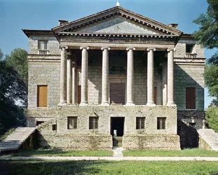 Vista da fachada principal, construída em 1559-60