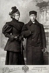 Zinaida Gippius, poeta russo, com o historiador de arte Akim Volynsky, c1890-c1894.