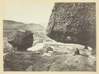 Pedra Suspensa, Cidade do Eco