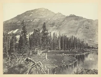 Lago na cabeceira do rio Bear, montanha Uintah