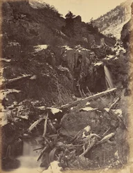 Placa 46. Cânion de City Creek, perto de City Creek Falls, 1869 (foto)