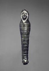 Mulher envolta, encontrada em Horncastle (bronze)