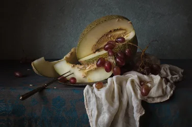 Natureza morta com frutos escuros