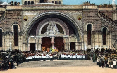 Entrada do Rosário e Bênção do Santíssimo Sacramento - Lourdes - Hautes Pyrenees (65) por volta de 1930.