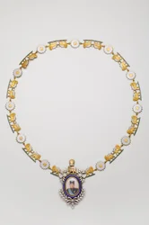 Irão - Decoração de Retrato Imperial: Colar com o retrato de Ahmad Shah, Rei Qajar - início do século XX