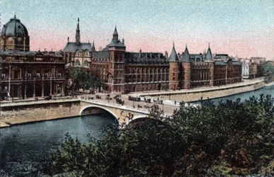Paris: vista exterior do Concierge na Ile de la Cite e a ponte au Change. Fotografia de 1920 no "Álbum Artístico" da cidade de Paris. Coleção particular.