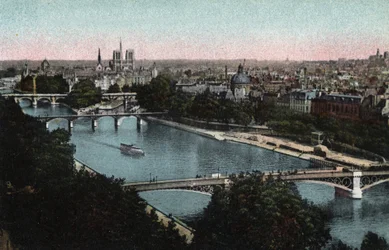 Paris: panorama do Sena em direcção à Catedral de Notre-Dame e à Ile de la Cite. Fotografia de 1920 no "Álbum Artístico" da cidade de Paris. Coleção particular.