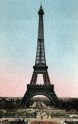 Paris: vista da Torre Eiffel, construída entre 1887 e 1889 por Gustave Eiffel (1832-1923). Fotografia de 1920 no "Álbum Artístico" da cidade de Paris. Coleção particular.