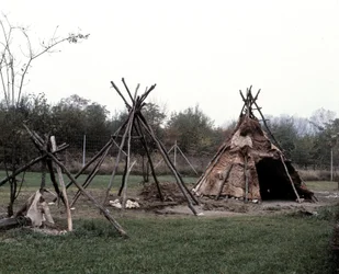 Reconstituição de uma tenda de aldeia galega. Arqueodromo de Borgonha