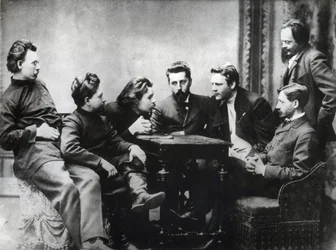 O Sreda Literário de Moscovo - Membros do círculo literário Sreda, formado na segunda metade da década de 1890 por escritores russos realistas - Retratos de intelectuais russos do grupo literário Znanie: da esquerda para a direita, Andrei Skitalets (Stepha
