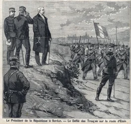 O Presidente da República Felix Faure (1841-1899) visita Verdun (Meuse): o despojo da escola militar da estrada de Etin. Gravura em "Le Petro Parisien" (Le Petro Parisien)