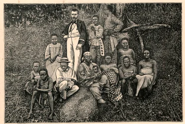O explorador Pierre Savorgnan de Brazza (1852-1905) e um grupo de indígenas do Vicariato Apostólico dos Dois Guineas no Gabão. Gravura em "Les Missions Catholiques au XIXeme Siecle" de Louis-Eugene (Louis Eugene) Louvet. pr